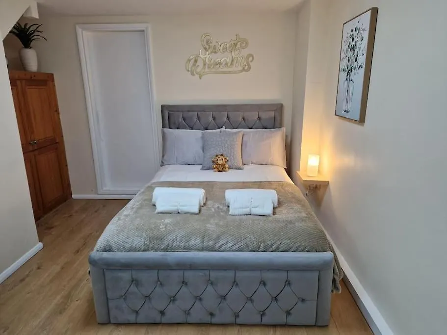 Cozy Flat & Lovely Garden, High Speed Wifi Cranford