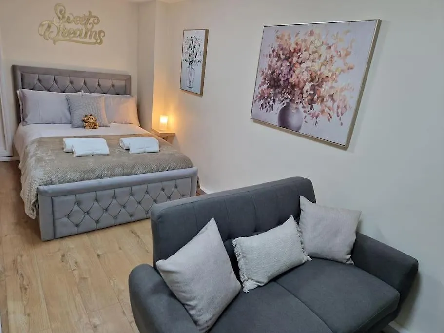 Cozy Flat & Lovely Garden, High Speed Wifi Cranford Ηνωμένο Βασίλειο