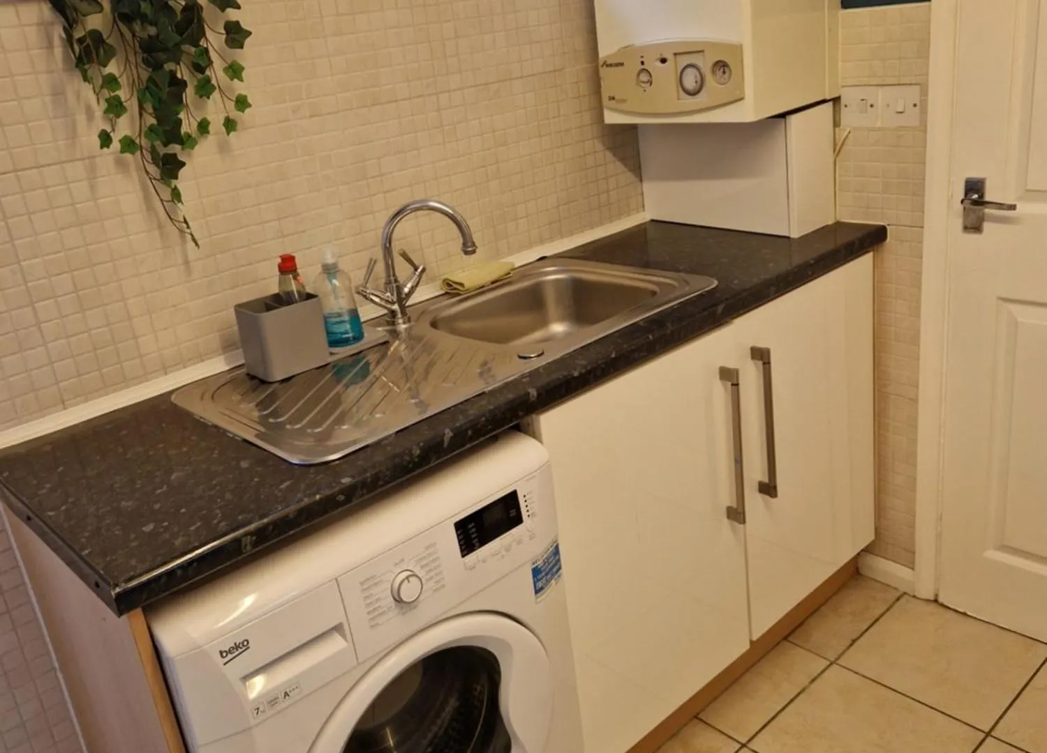Cozy Flat & Lovely Garden, High Speed Wifi Cranford 0*,  Ηνωμένο Βασίλειο